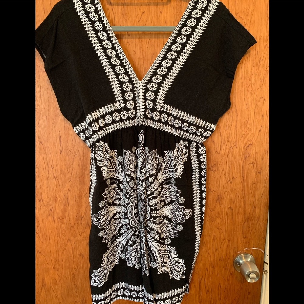 White & black v neck dress